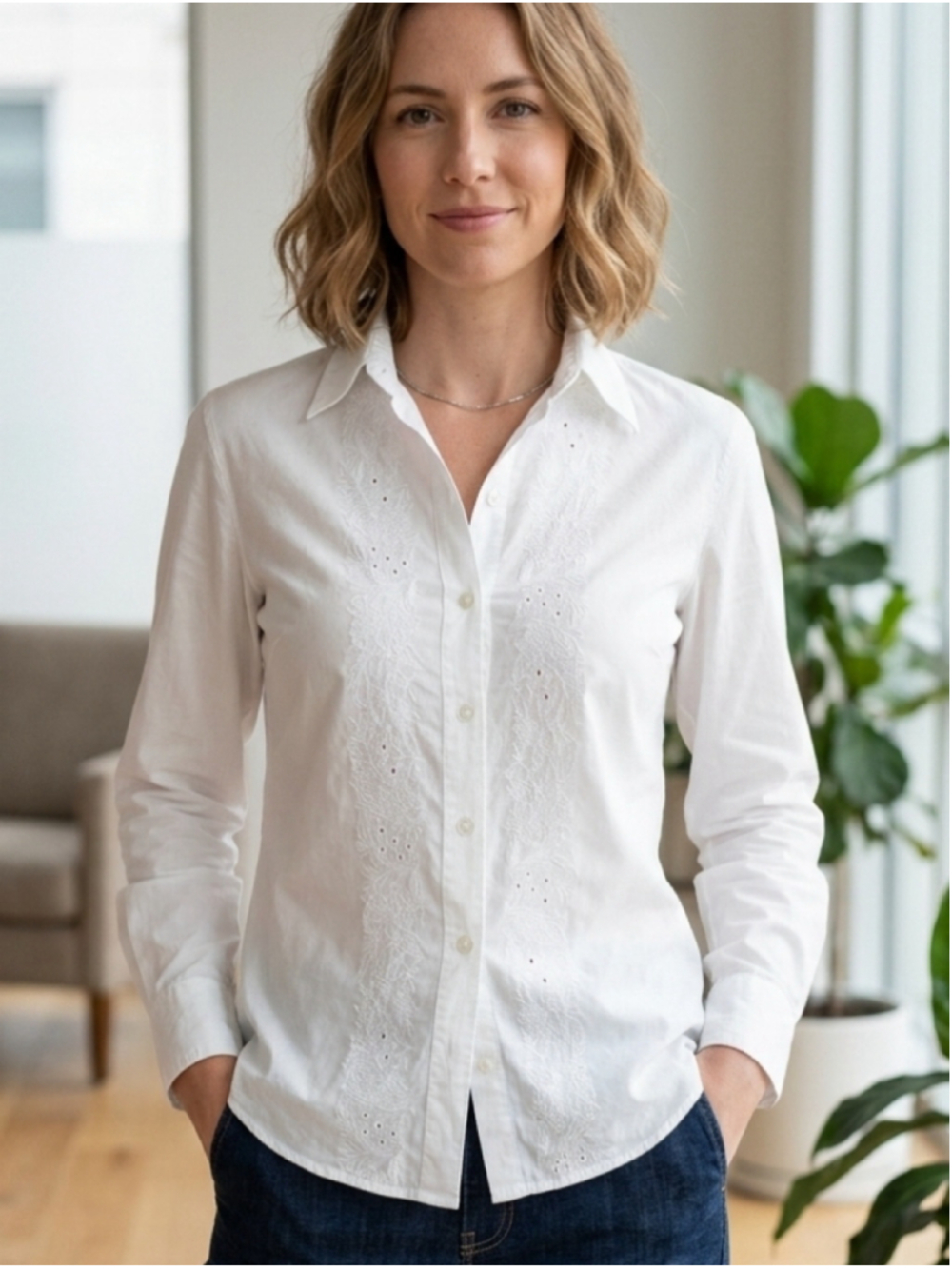 Women's DKNY White Embroidered Button Down Shirt Size 8 classic 2016